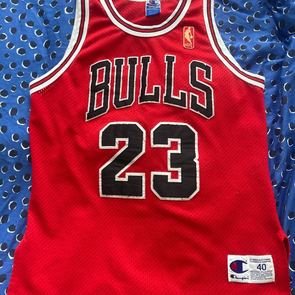Authentic Michael Jordan Chicago Bulls Red Jersey size 40 M used